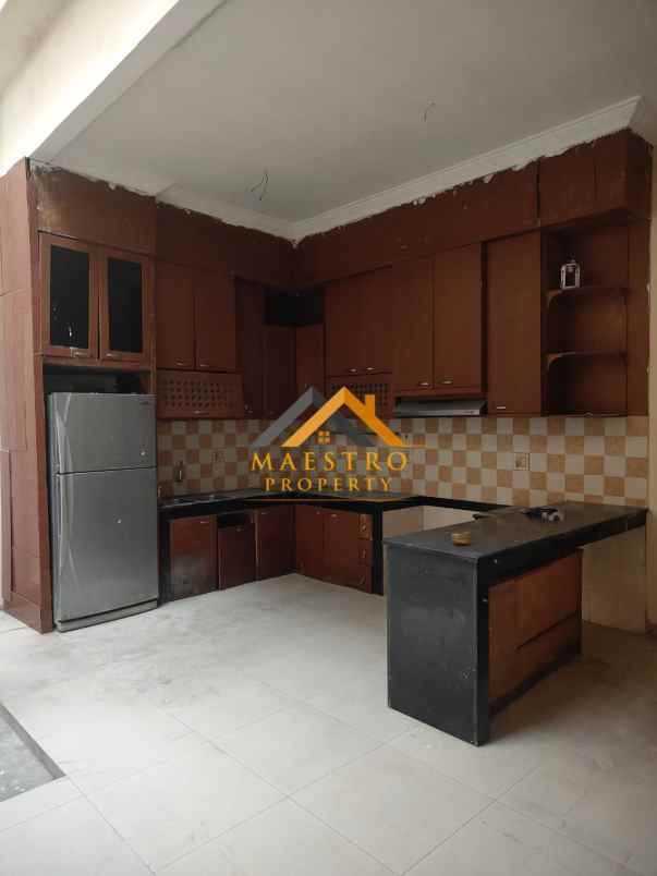 dijual villa komplek cemara asri medan