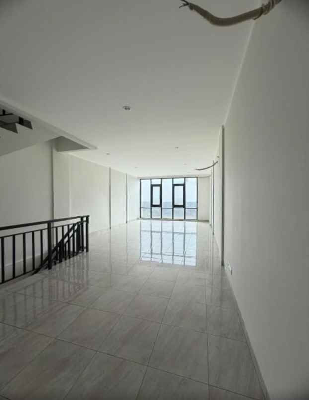 disewakan ruko crystal summarecon bekasi