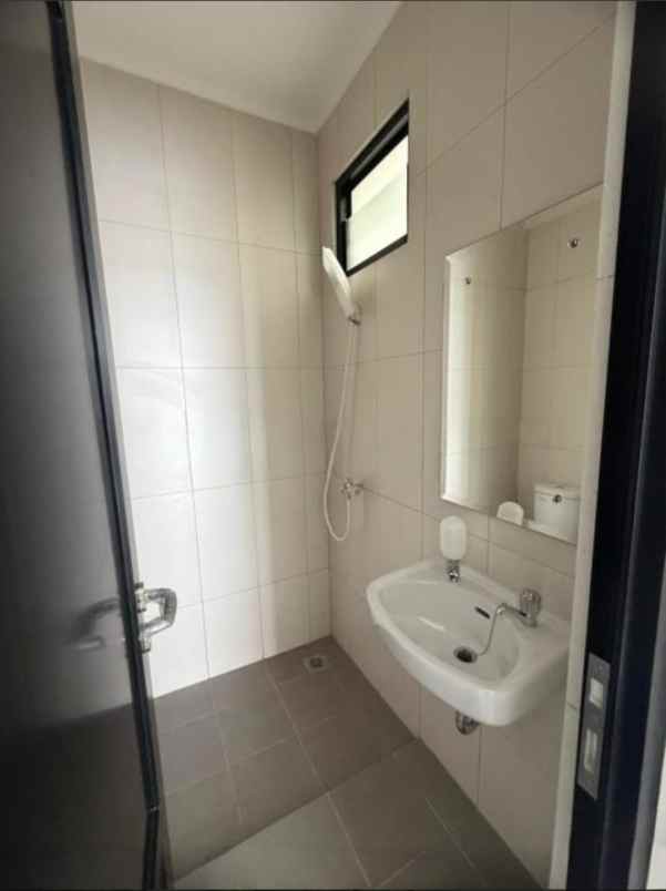 disewakan ruko crystal summarecon bekasi