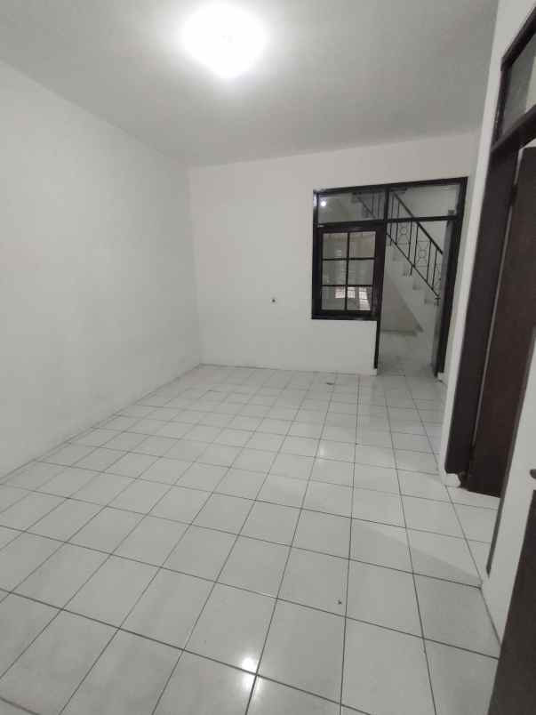 disewakan rumah di taman cibaduyut indah