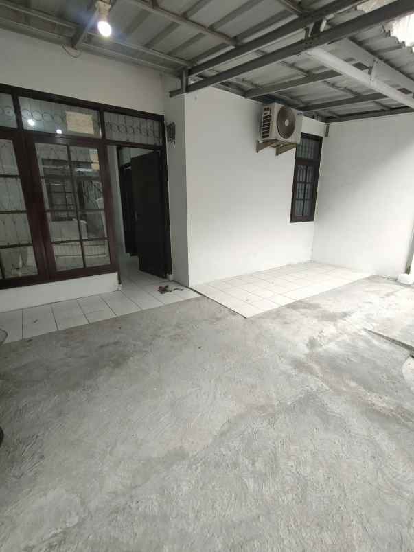 disewakan rumah di taman cibaduyut indah