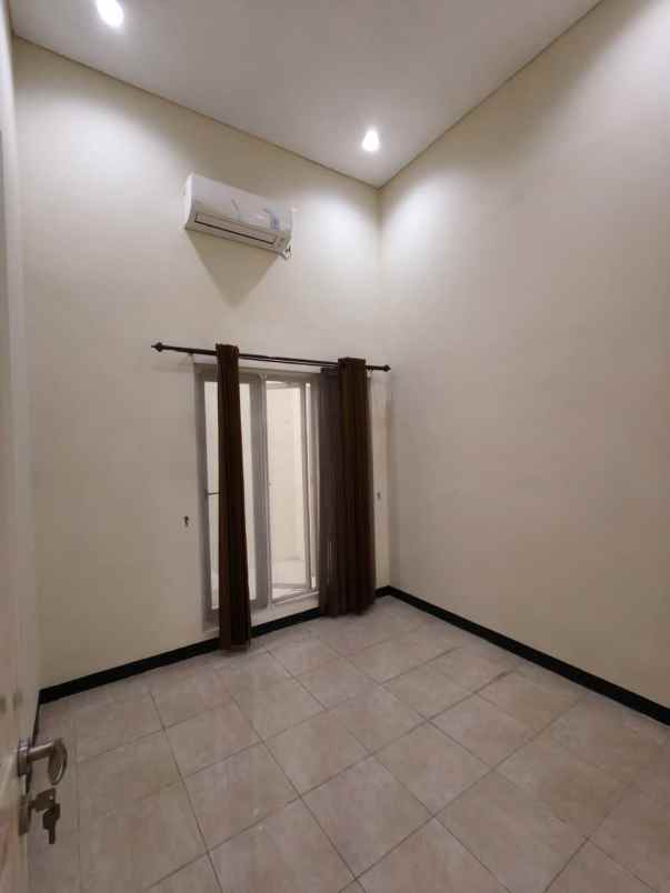 disewakan rumah klampis semolo barat