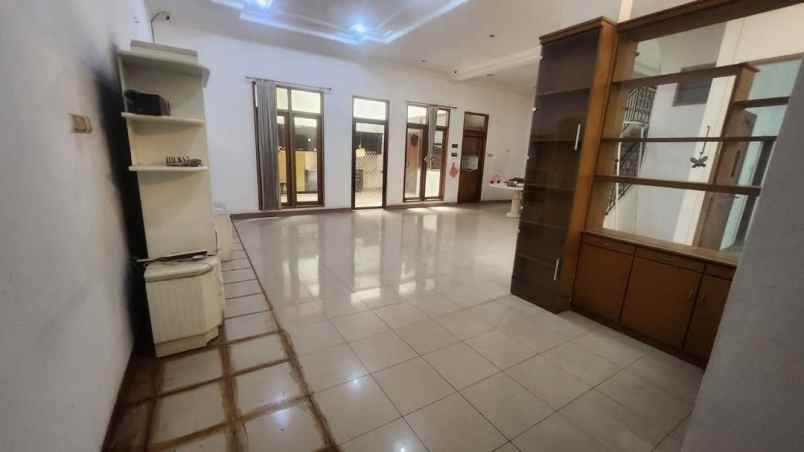 disewakan rumah pakuwon city