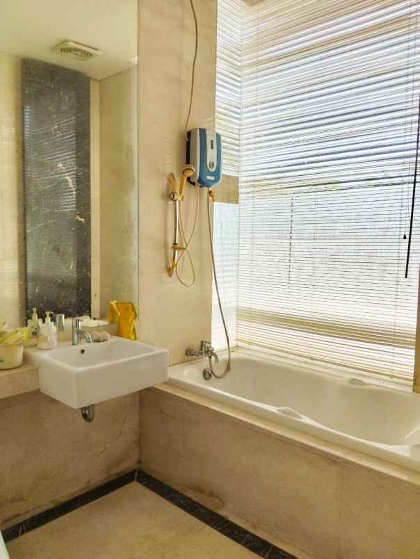 disewakan rumah palm beach pakuwon city