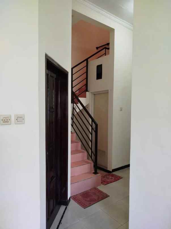 disewakan rumah setro