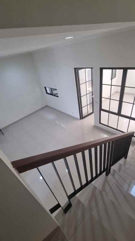 disewakan rumah suvarna sutera cikupa