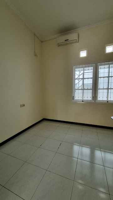 disewakan rumah taman pondok indah