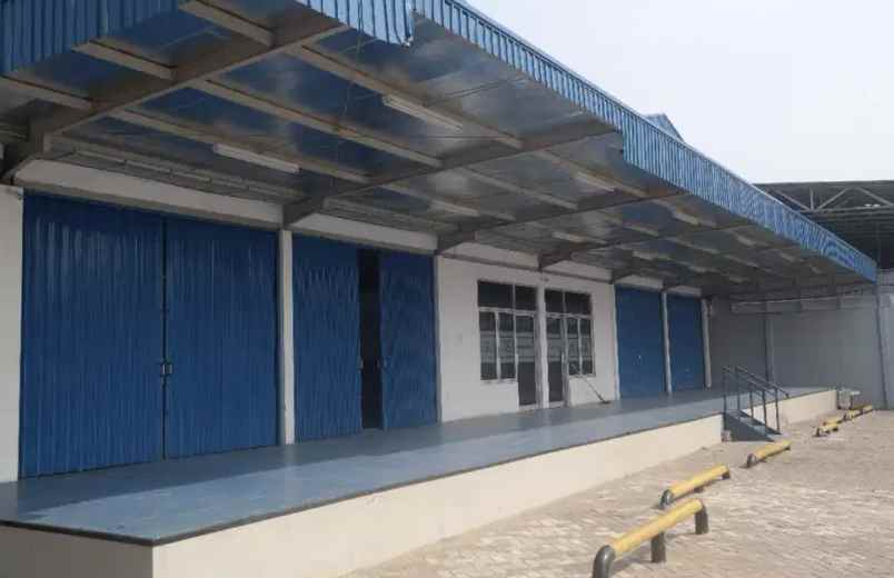gudang dan kantor pinggir jalan di raya bekasi cakung
