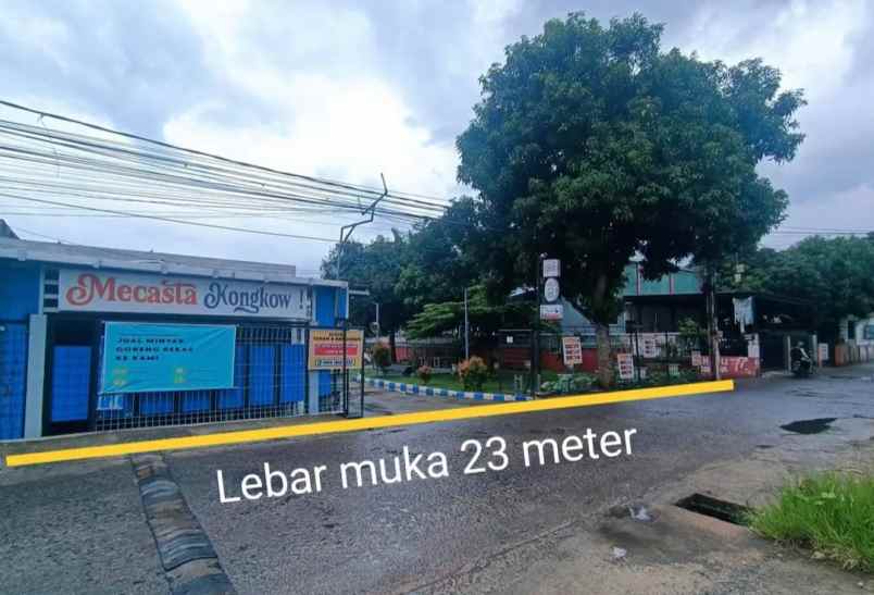 gudang dengan parkir sangat luas di depok