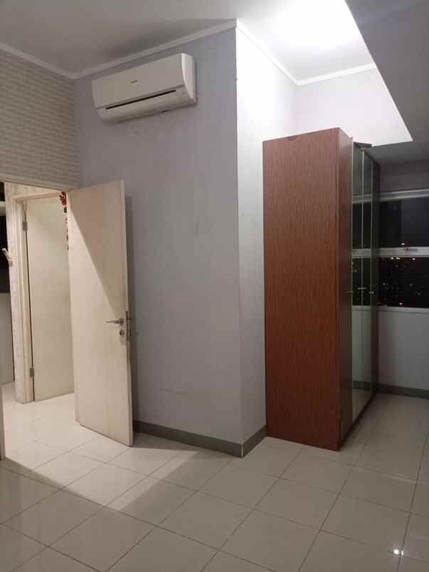 jual apartemen fullfurnished season city jak bar