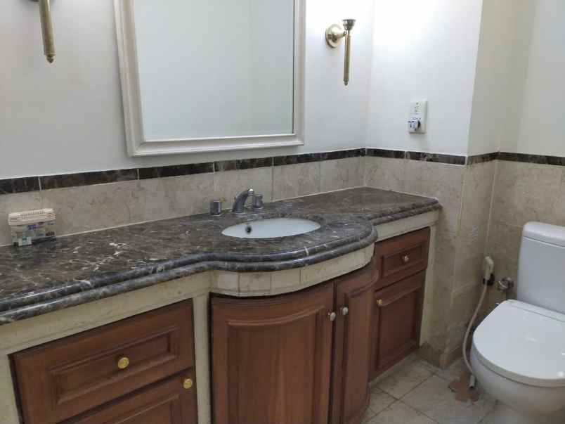 jual apartemen istana sahid