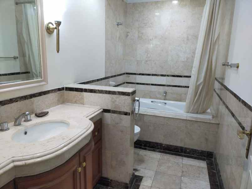 jual apartemen istana sahid