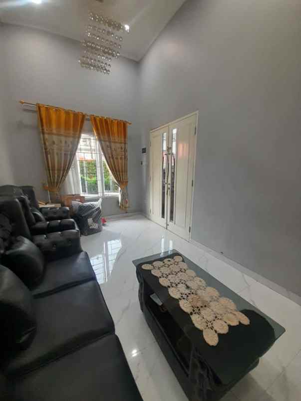 jual rumah dalam komplek di jatiwaringin