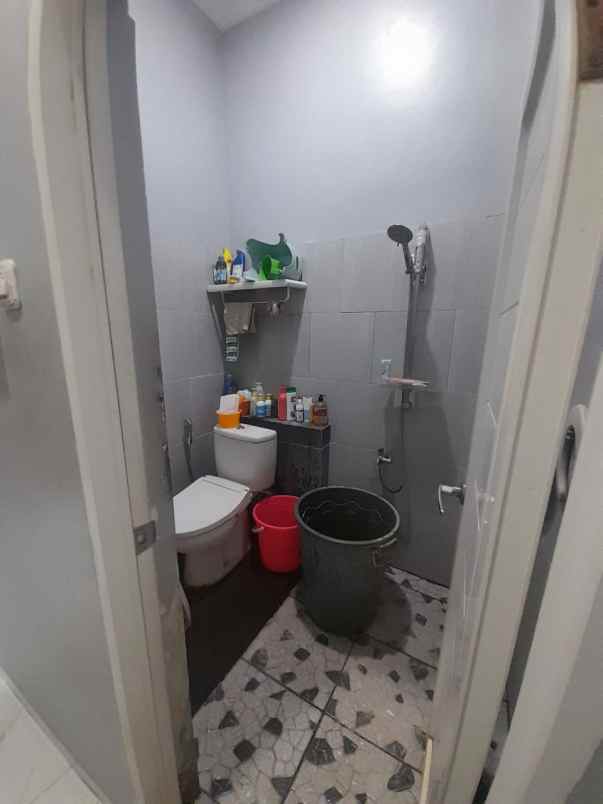 jual rumah dalam komplek di jatiwaringin