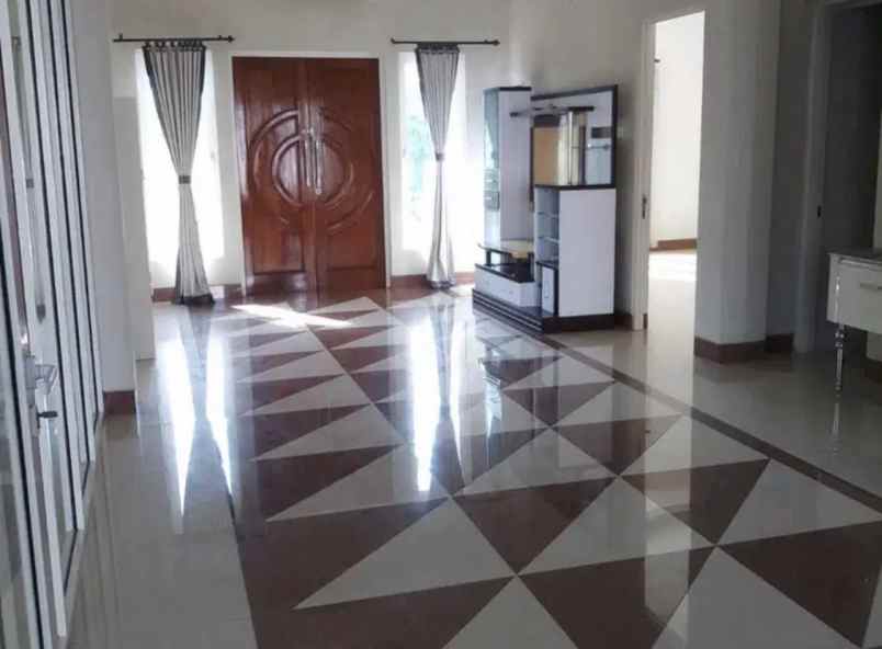 jual rumah mewah bagus shm di manyarrejo kota surabaya