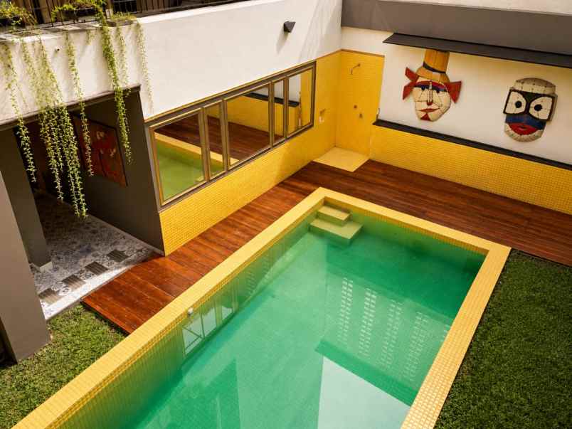jual rumah mewah komplek full furnished strategis