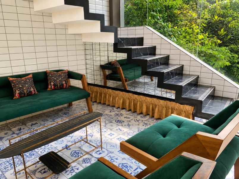 jual rumah mewah komplek full furnished strategis