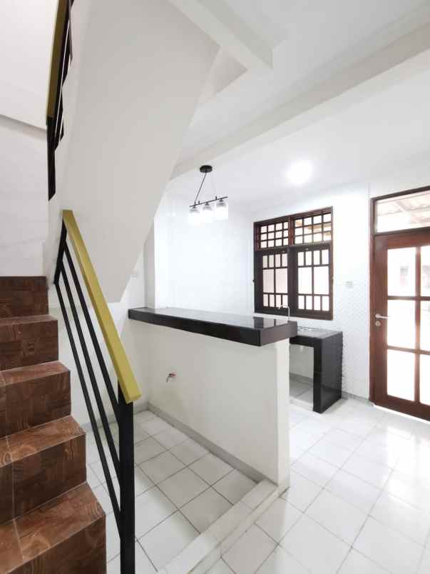 kesempatan sewa rumah bagus di wiyung segera huni