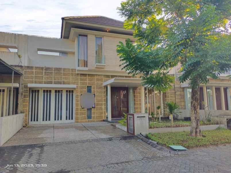 pakuwon city siap huni carport 1 row 2 5 mobil