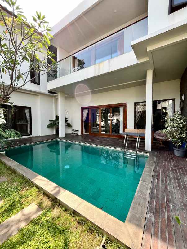 punya 9 mobil carport rumah ini muat semua