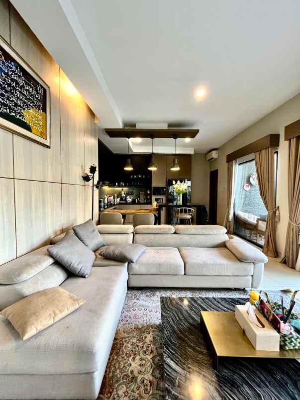 punya 9 mobil carport rumah ini muat semua