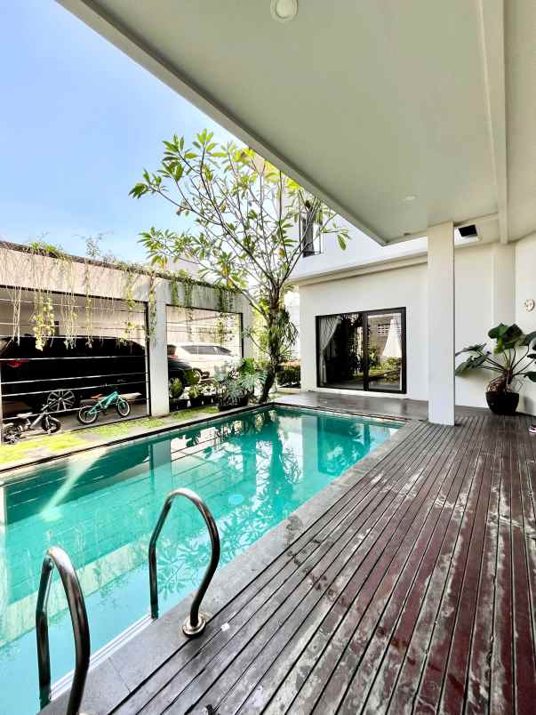 punya 9 mobil carport rumah ini muat semua