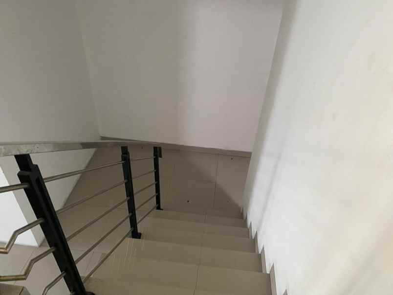 ruko di jalan jaya wijaya mojosongo solo