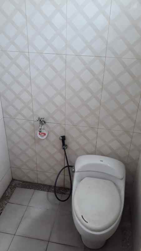 rumah 2 5 lantai hook di antapani ada rooftop