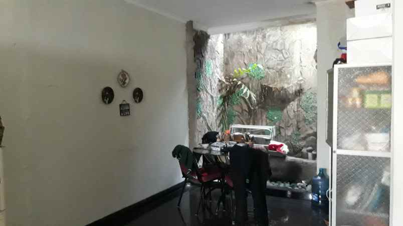 rumah 2 5 lantai hook di antapani ada rooftop