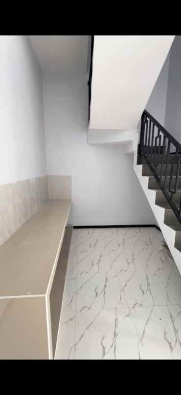 rumah 2 lantai 600 jutaan lokasi cemorokandang