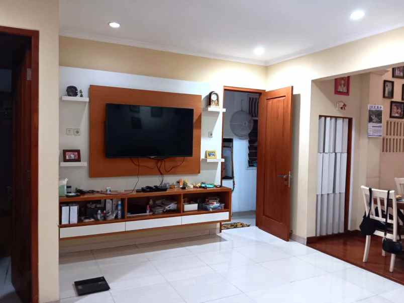 rumah 2 lantai 9x18 162m type 3kt taman modern cakung