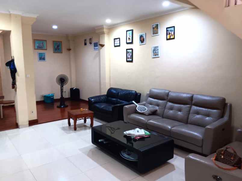 rumah 2 lantai 9x18 162m type 3kt taman modern cakung