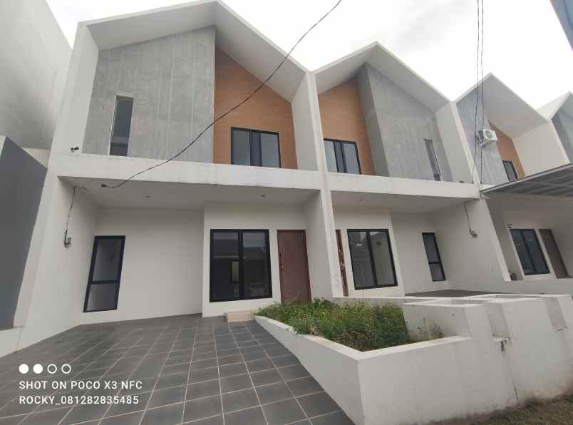 rumah 2 lantai cukup booking free biaya2