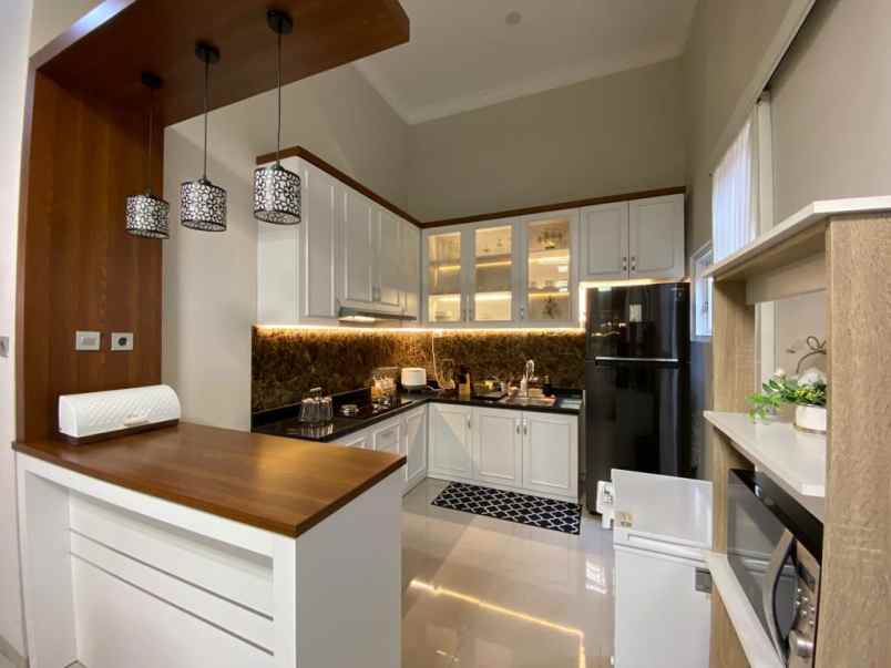 rumah 2 lantai dekat ub polinema dan suhat