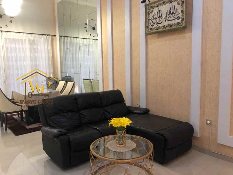 rumah 2 lantai dekat ub polinema dan suhat