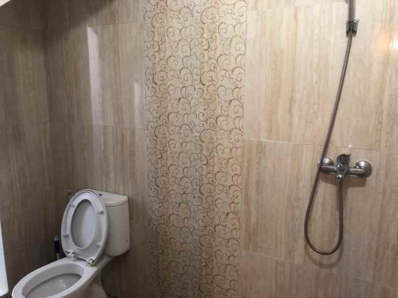 rumah 2 lantai dekat ub polinema dan suhat