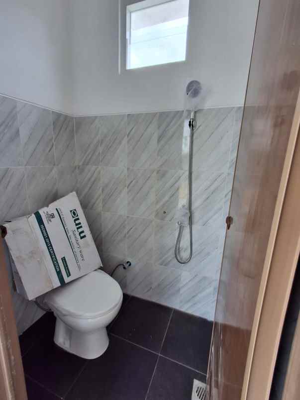 rumah 2 lantai lokasi samping tol malang