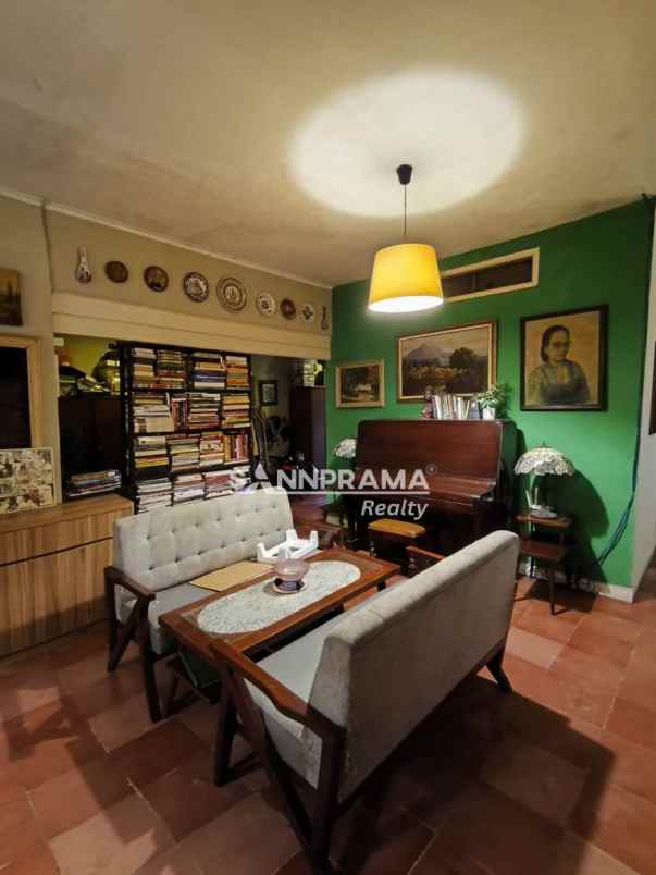 rumah asri startegis di jakarta selatan
