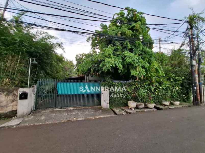 rumah asri startegis di jakarta selatan