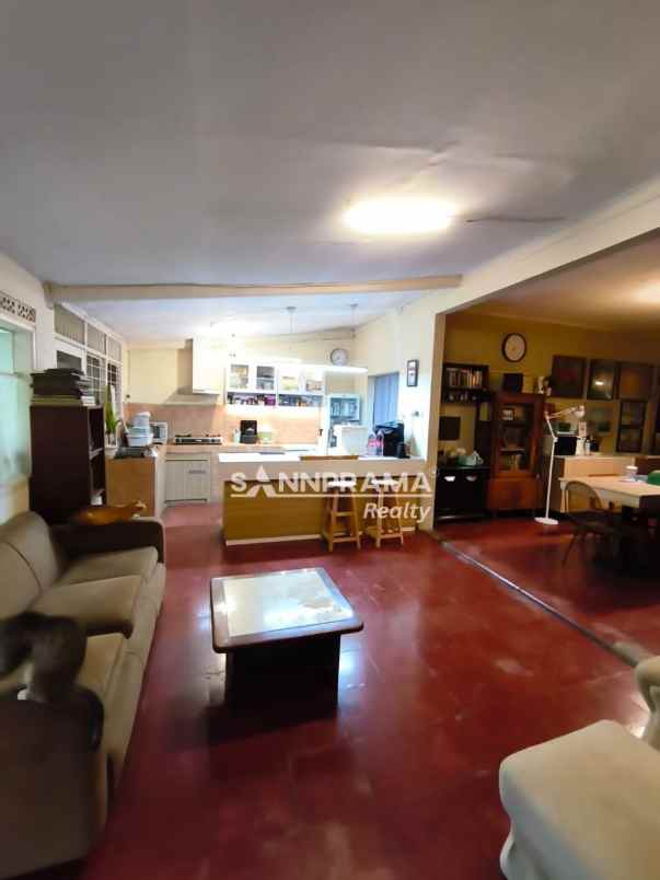 rumah asri startegis di jakarta selatan