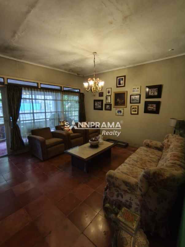 rumah asri startegis di jakarta selatan