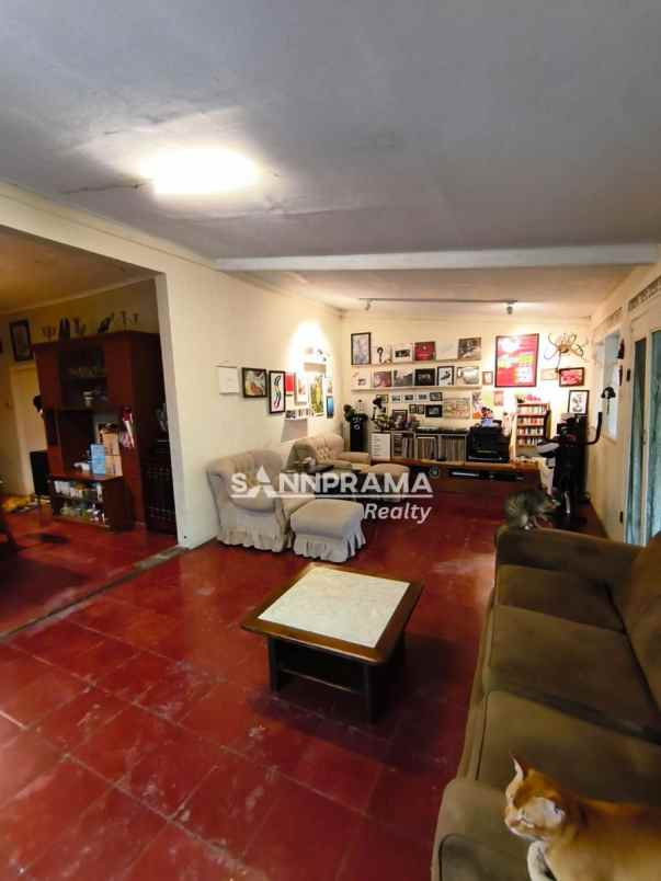 rumah asri startegis di jakarta selatan