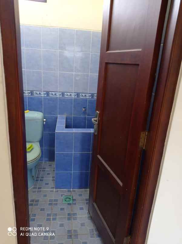 rumah bagus 5 kamar tidur disewakan dekat jalan solo