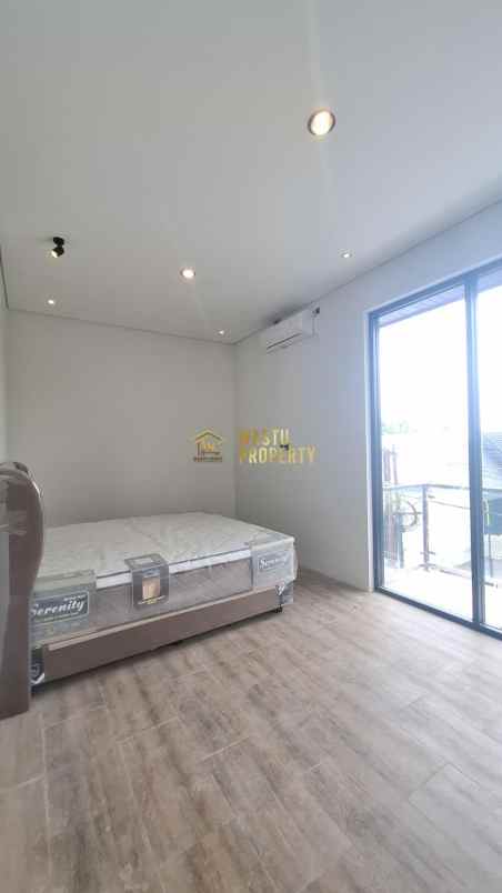 rumah baru 2 lantai 8 menit bandara adi sucipto