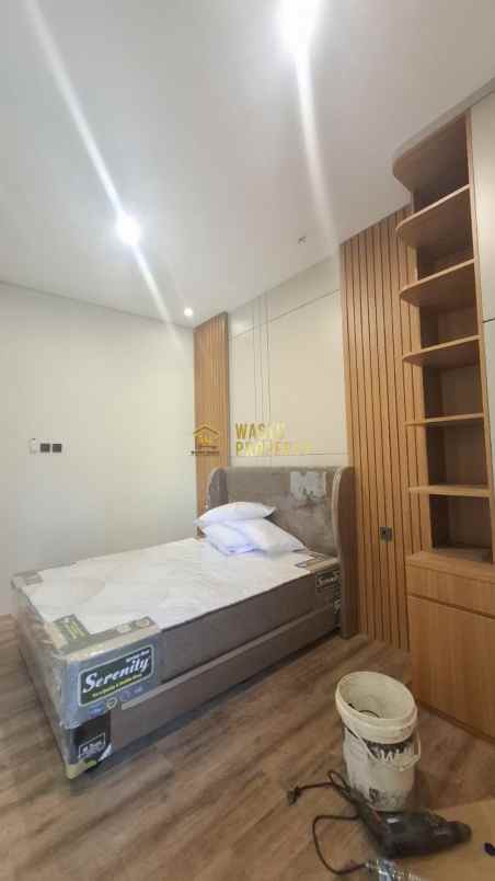 rumah baru 2 lantai 8 menit bandara adi sucipto