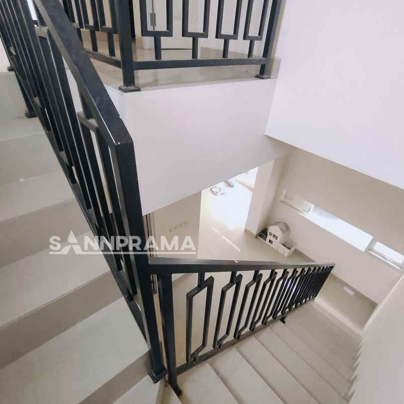 rumah baru 2 lantai dalam cluster di sawangan depok