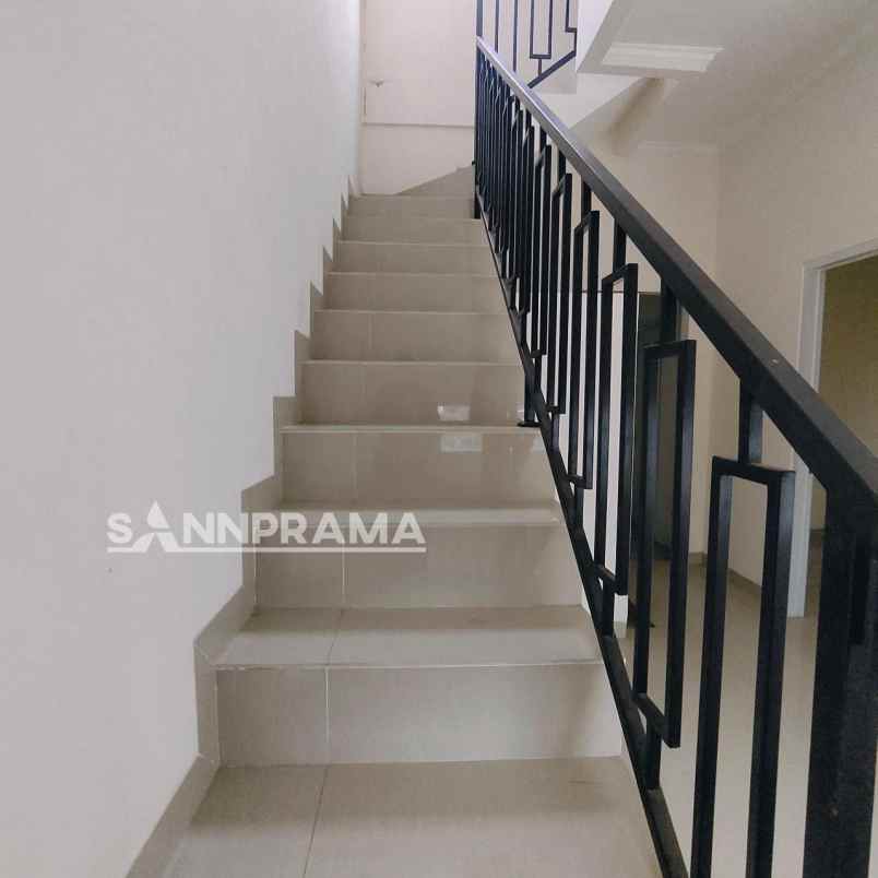 rumah baru 2 lantai dalam cluster di sawangan depok