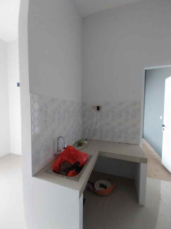 rumah baru 2 lantai siap huni di ciracas jakarta timur