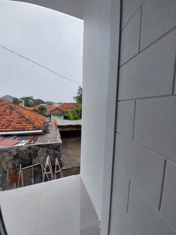 rumah baru 2 lantai siap huni di ciracas jakarta timur