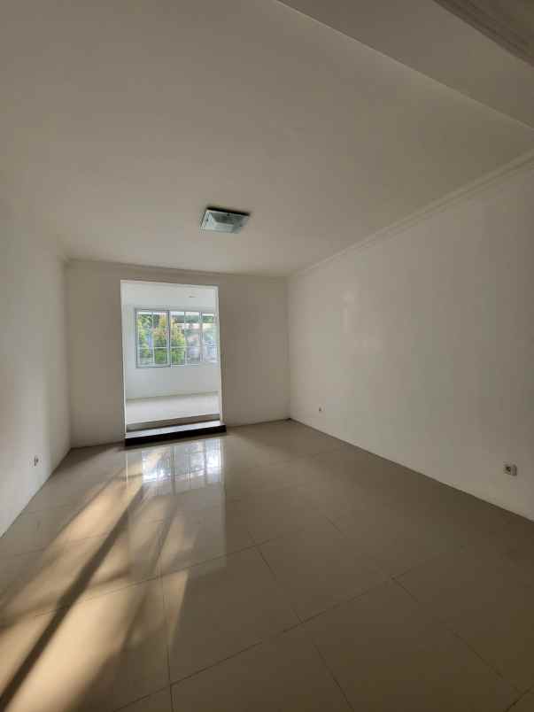 rumah baru dalam town house di cireunde